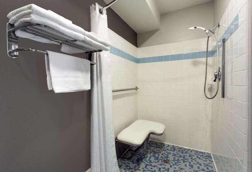 모텔 Super 8 By Wyndham Fortuna