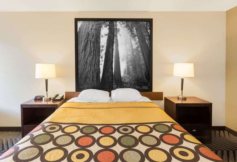 모텔 Super 8 By Wyndham Fortuna