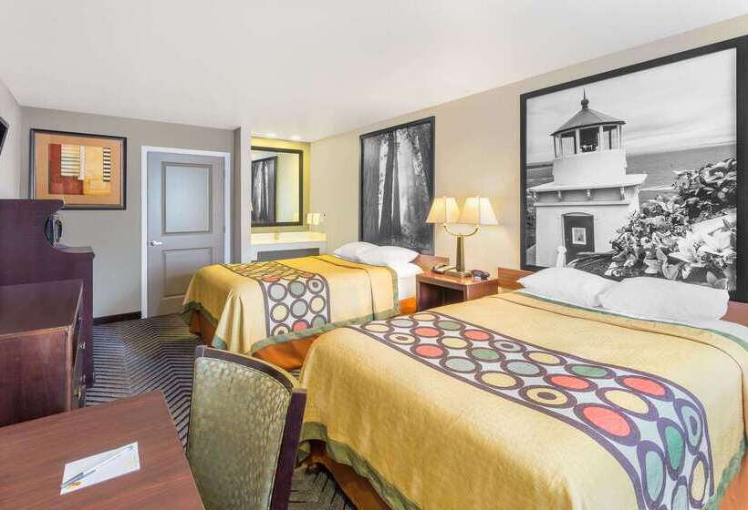 모텔 Super 8 By Wyndham Fortuna