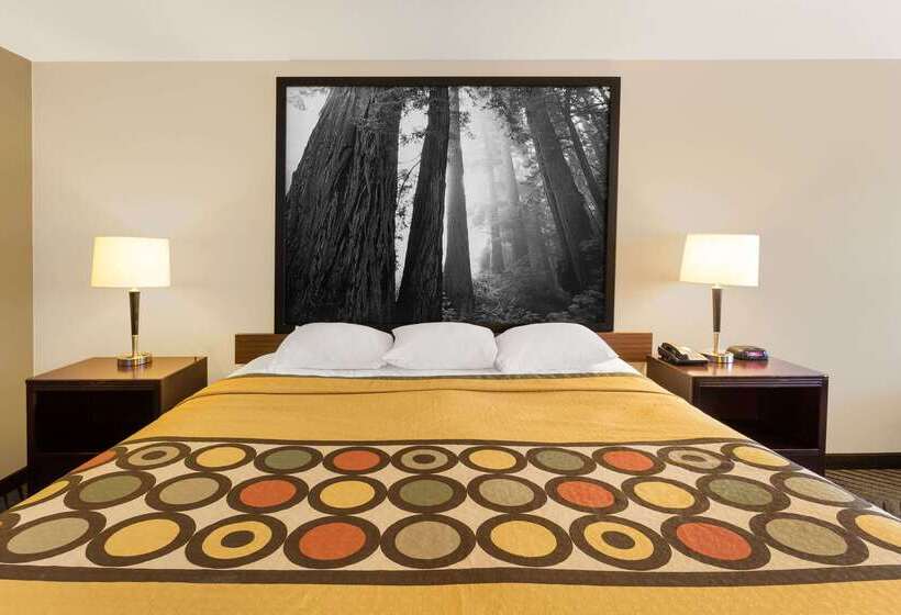 모텔 Super 8 By Wyndham Fortuna