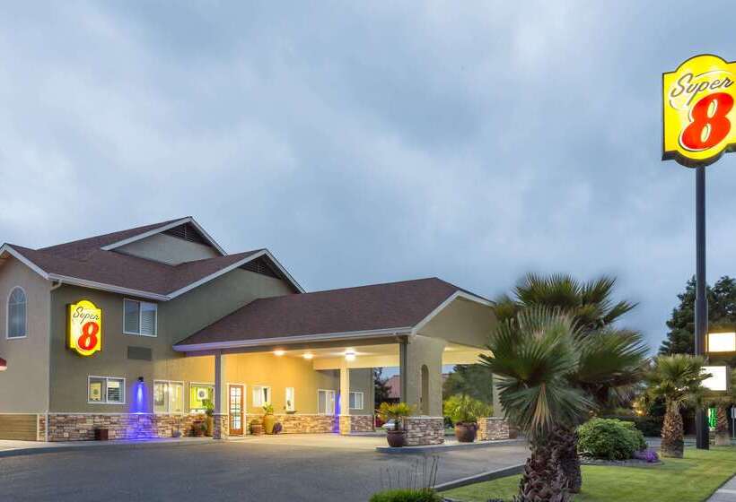 모텔 Super 8 By Wyndham Fortuna