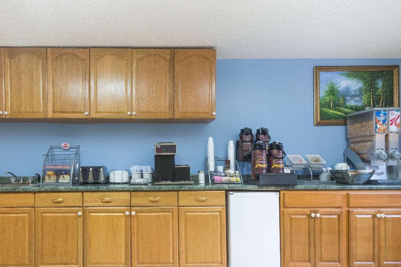 فندق على الطريق Super 8 By Wyndham Gardner