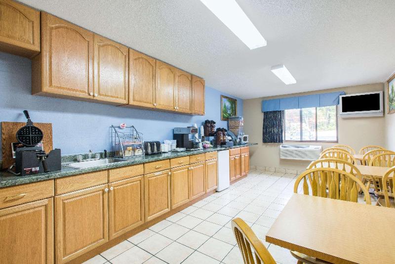 فندق على الطريق Super 8 By Wyndham Gardner