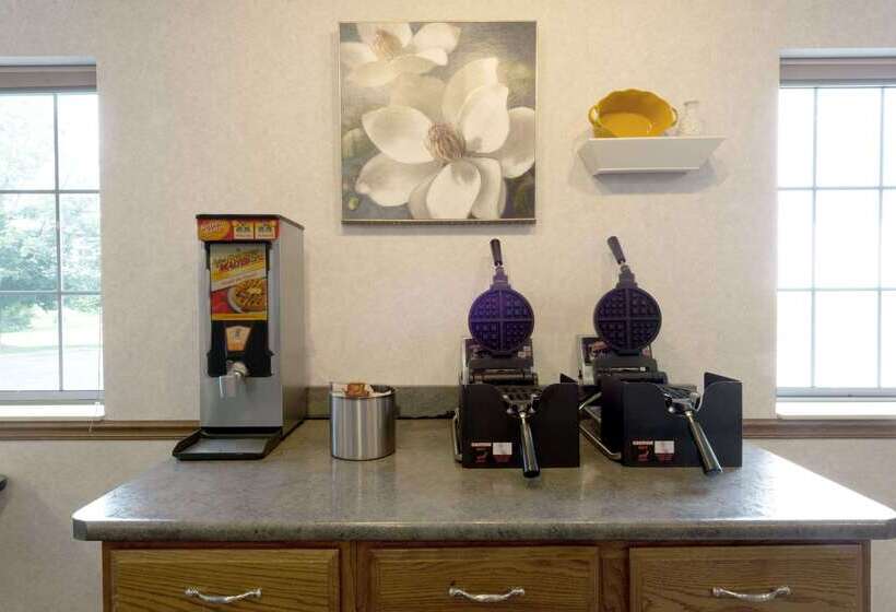 مُتل Super 8 By Wyndham Greenfield