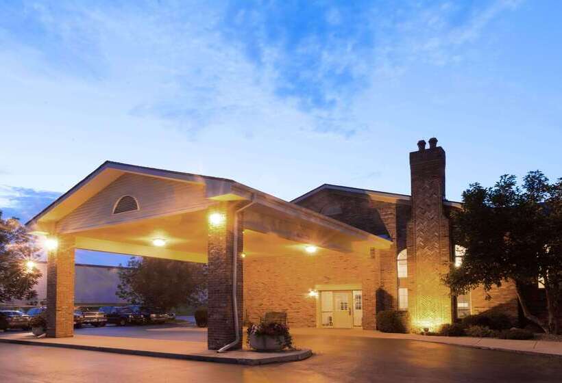 مُتل Super 8 By Wyndham Greenfield