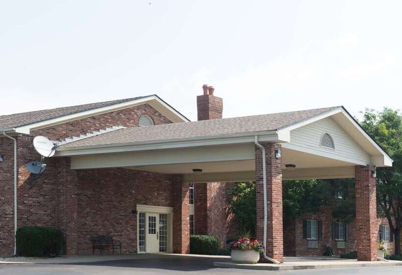 مُتل Super 8 By Wyndham Greenfield