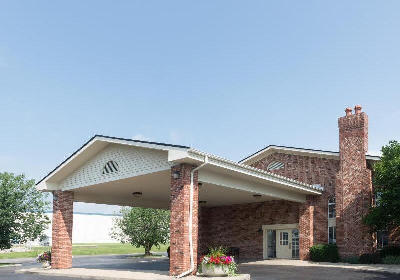 مُتل Super 8 By Wyndham Greenfield