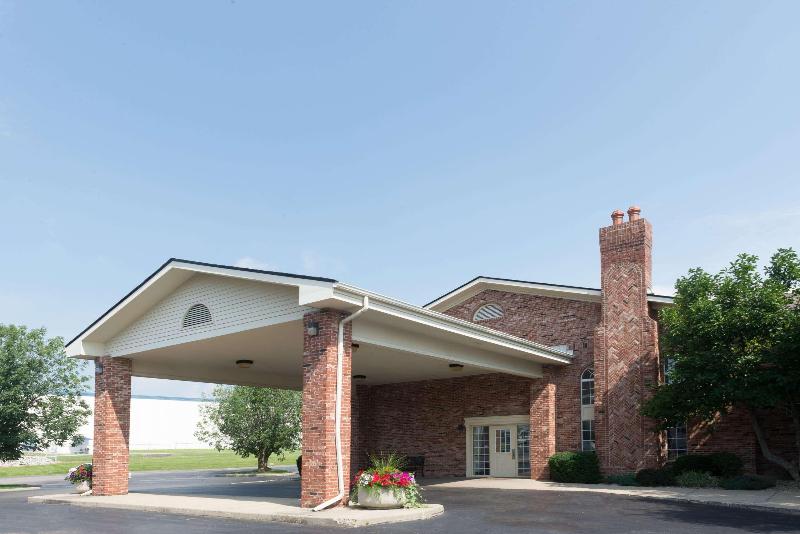 مُتل Super 8 By Wyndham Greenfield