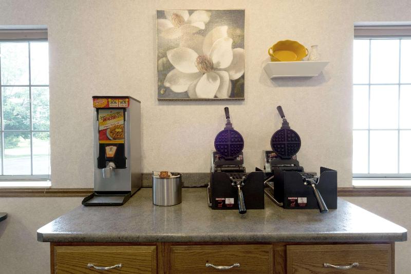 مُتل Super 8 By Wyndham Greenfield