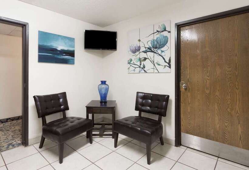 汽车旅馆 Super 8 By Wyndham Hampton