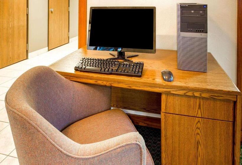 فندق على الطريق Super 8 By Wyndham Hartford Wi