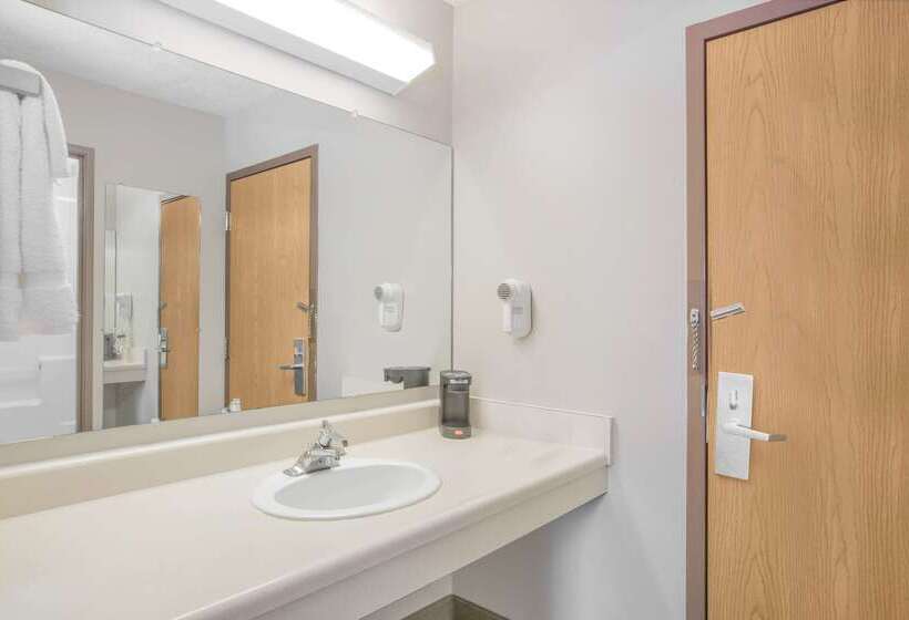 汽车旅馆 Super 8 By Wyndham Hastings