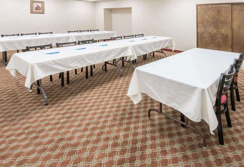 مُتل Super 8 By Wyndham Henrietta/rochester Area