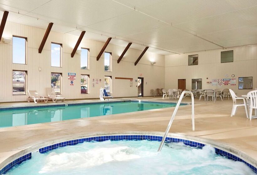 Мотель Super 8 By Wyndham Houghton