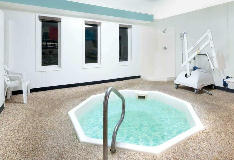 모텔 Super 8 By Wyndham Huron