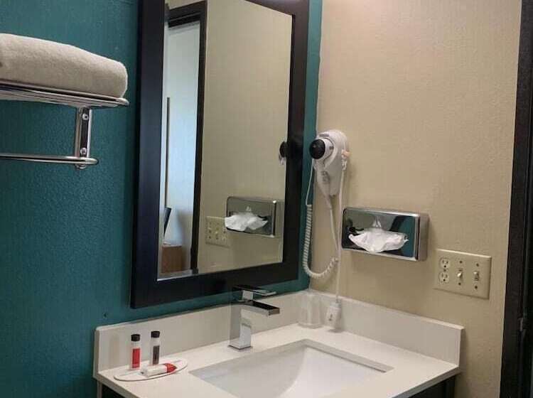 모텔 Super 8 By Wyndham Huron