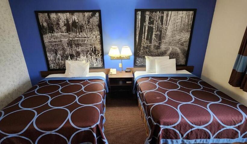 فندق على الطريق Iron Mountain Inn & Suites