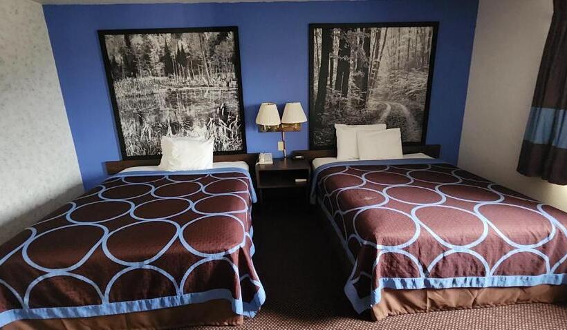 فندق على الطريق Iron Mountain Inn & Suites