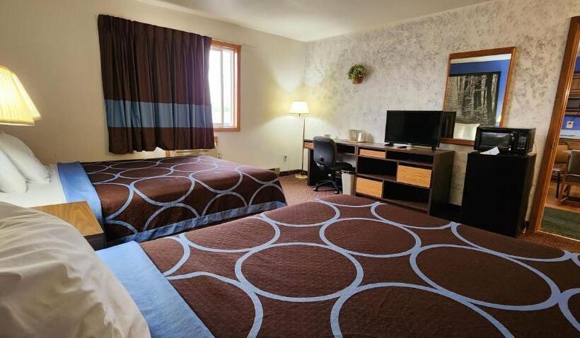 فندق على الطريق Iron Mountain Inn & Suites