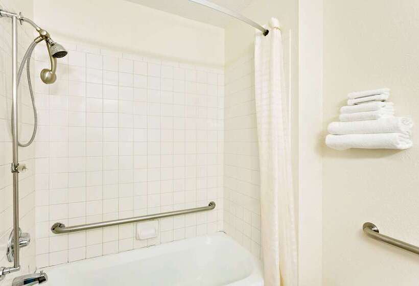 فندق على الطريق Super 8 By Wyndham Johnson City