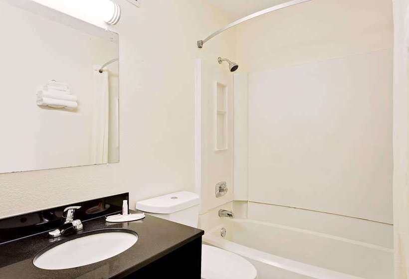 فندق على الطريق Super 8 By Wyndham Johnson City