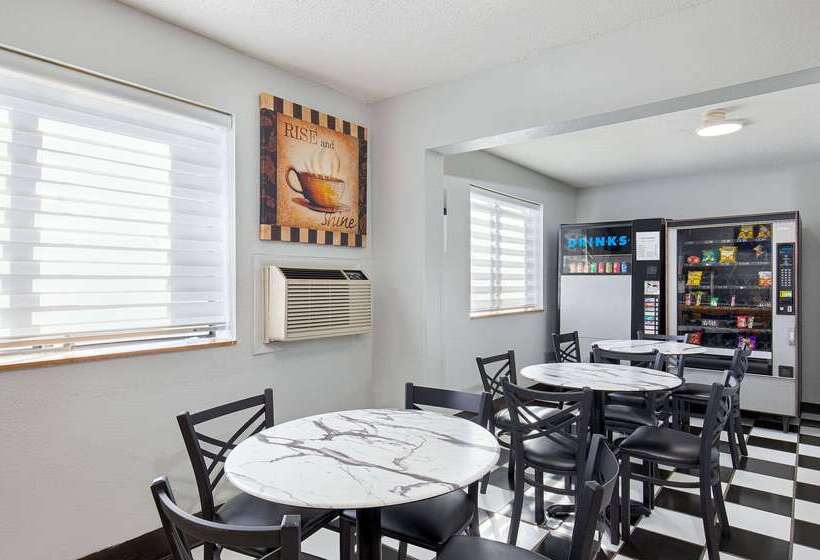 فندق على الطريق Super 8 By Wyndham Johnson City