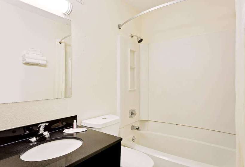 فندق على الطريق Super 8 By Wyndham Johnson City