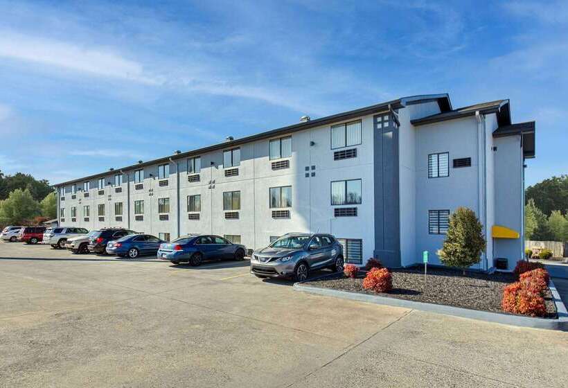 فندق على الطريق Super 8 By Wyndham Johnson City