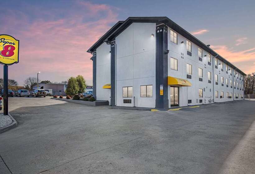 فندق على الطريق Super 8 By Wyndham Johnson City