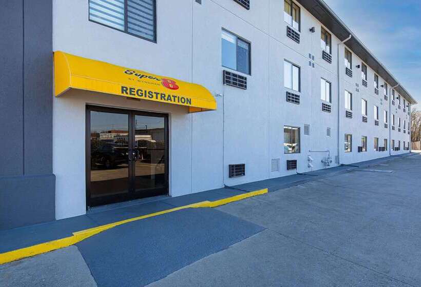 فندق على الطريق Super 8 By Wyndham Johnson City