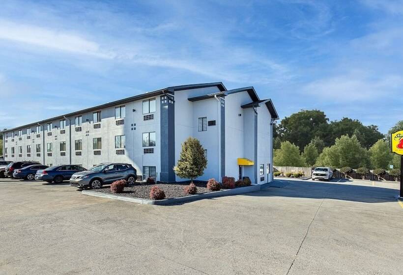 فندق على الطريق Super 8 By Wyndham Johnson City