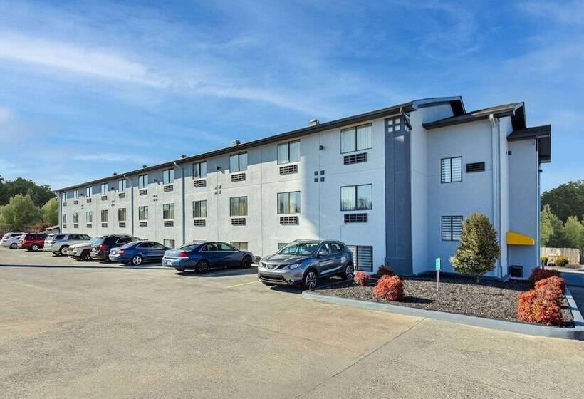 فندق على الطريق Super 8 By Wyndham Johnson City