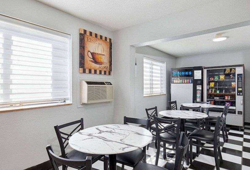 فندق على الطريق Super 8 By Wyndham Johnson City