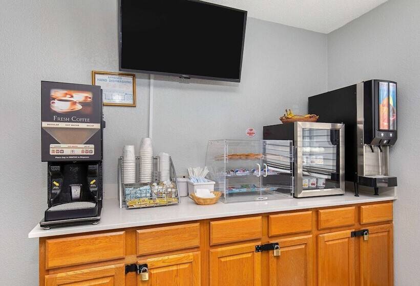 فندق على الطريق Super 8 By Wyndham Johnson City