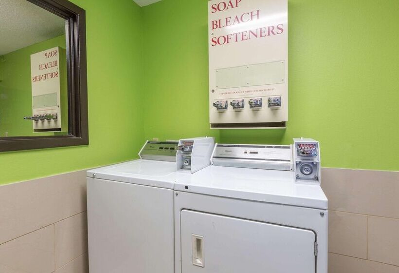 Мотель Super 8 By Wyndham League City Kemah Area