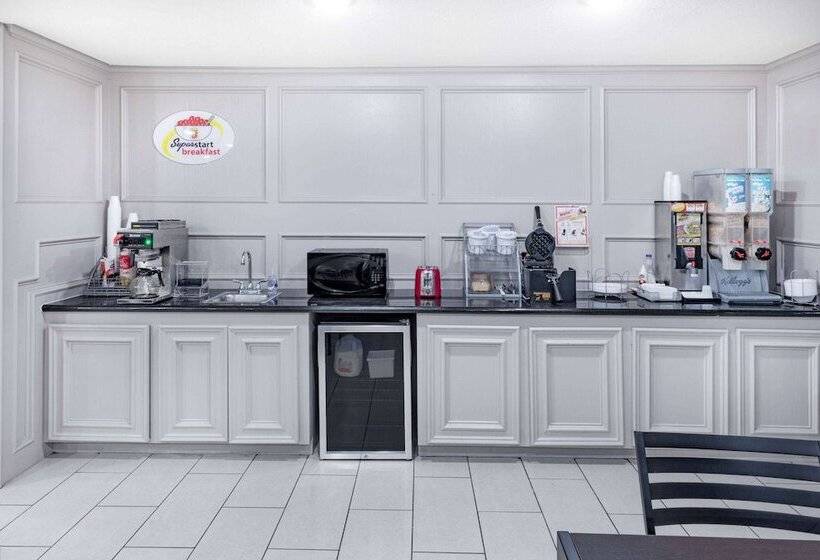 Мотель Super 8 By Wyndham League City Kemah Area