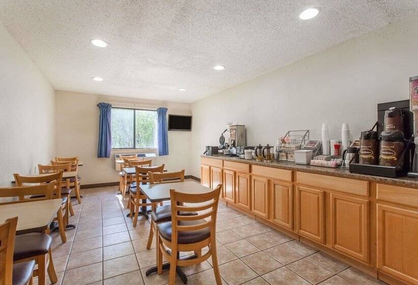 فندق على الطريق Super 8 By Wyndham Lewiston Auburn Area