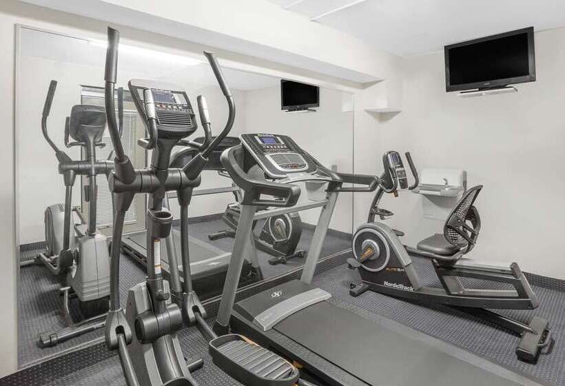 فندق على الطريق Super 8 By Wyndham Marion Nc