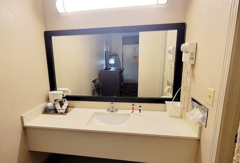 فندق على الطريق Super 8 By Wyndham Marion Nc