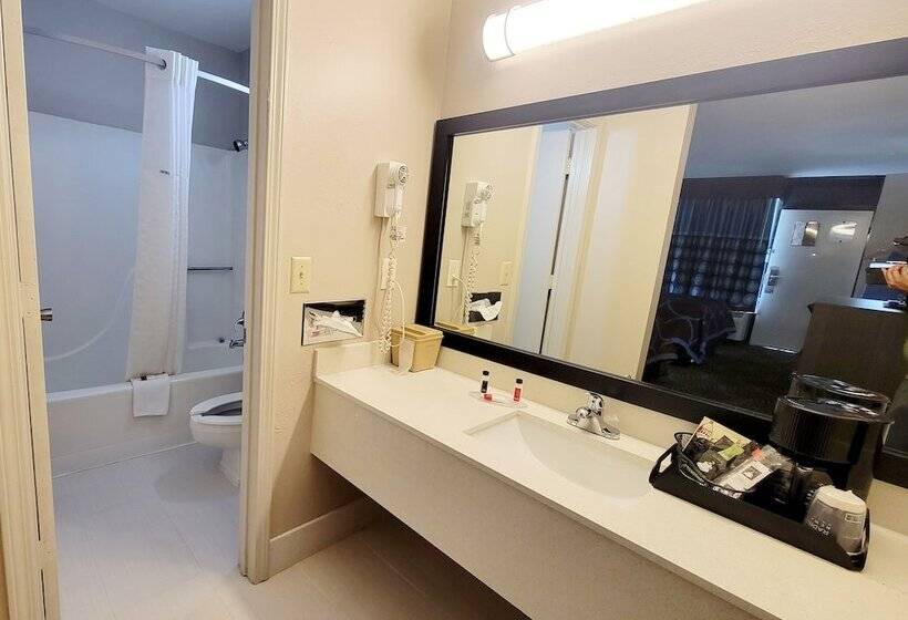 فندق على الطريق Super 8 By Wyndham Marion Nc