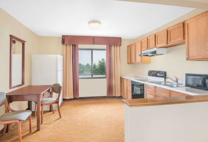 모텔 Super 8 By Wyndham Marshalltown