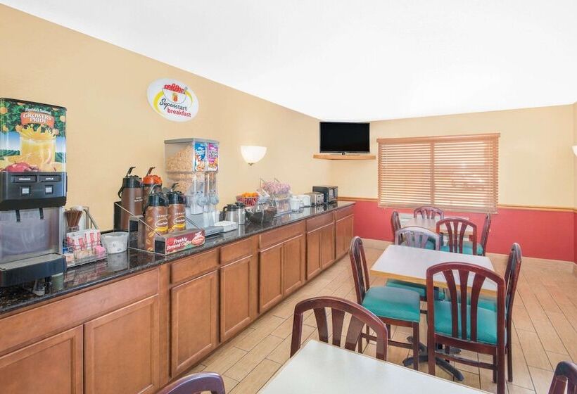 모텔 Super 8 By Wyndham Marshalltown