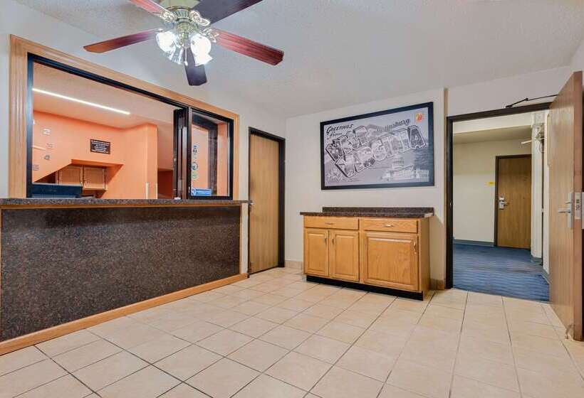 Мотель Super 8 By Wyndham Martinsburg