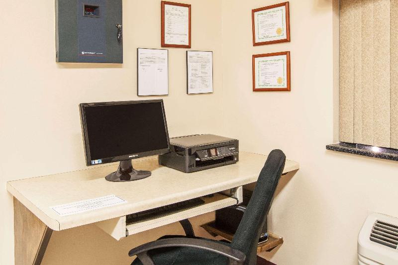 فندق على الطريق Super 8 By Wyndham Mason City