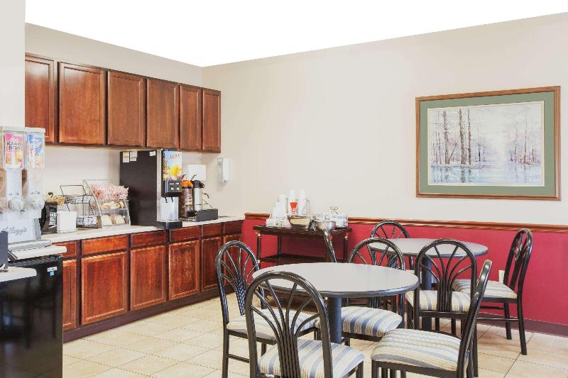 فندق على الطريق Super 8 By Wyndham Mason City