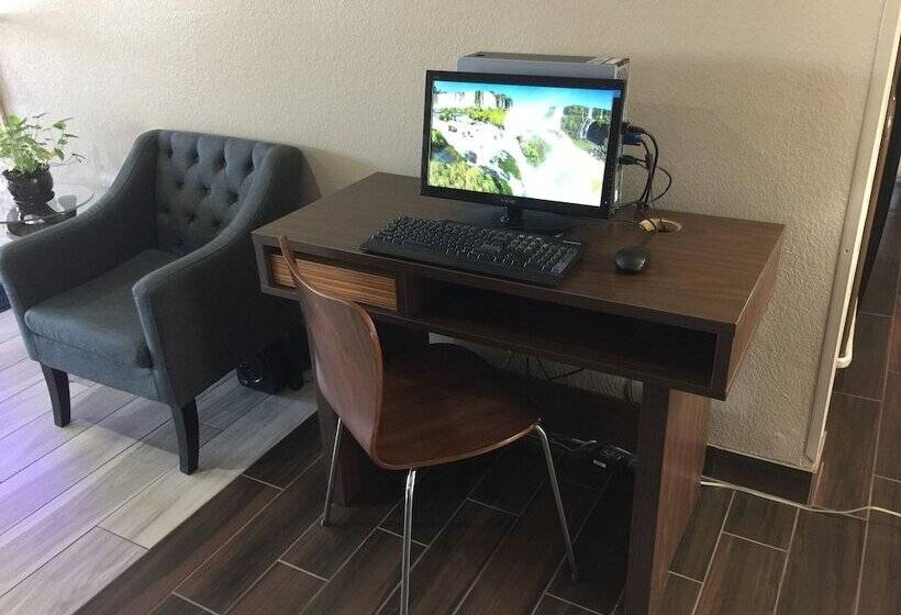 モーテル Super 8 By Wyndham Mayfield