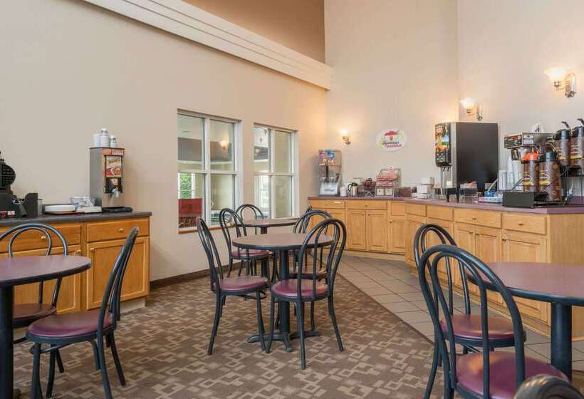 فندق على الطريق Super 8 By Wyndham Menomonie Wi