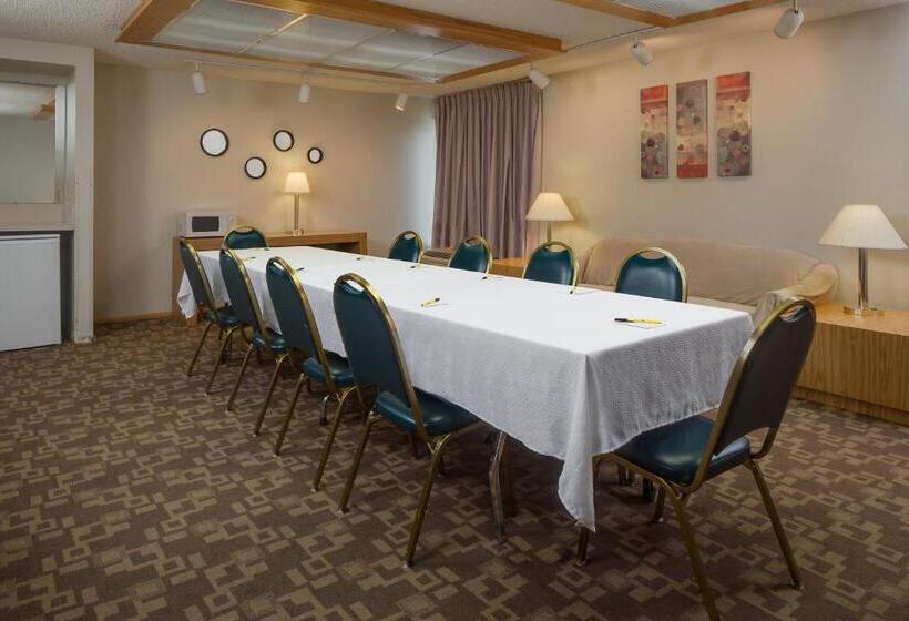 فندق على الطريق Super 8 By Wyndham Menomonie Wi