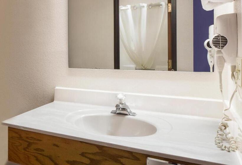 فندق على الطريق Super 8 By Wyndham Menomonie Wi