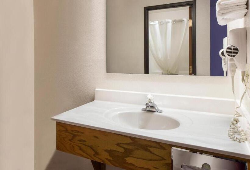 فندق على الطريق Super 8 By Wyndham Menomonie Wi